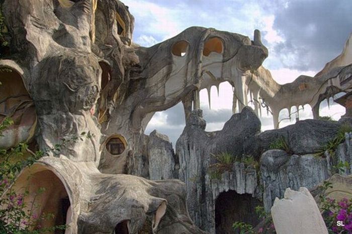 Strange House in Vietnam (51 pics)