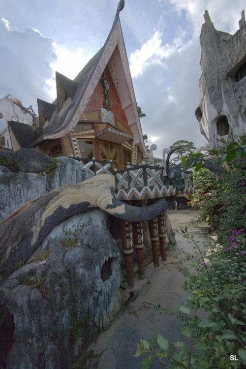 Strange House in Vietnam (51 pics)