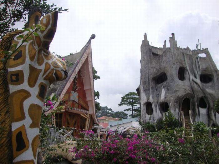 Strange House in Vietnam (51 pics)