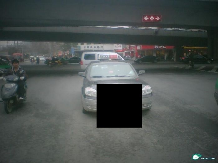 A Crazy Naked Man Trying to Lift a Taxi (23 pics)