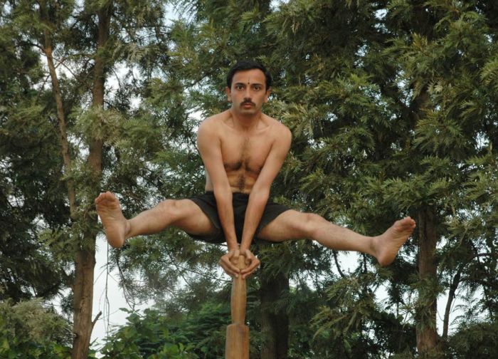 Mallakhamb - the Most Extreme Type of Pole Dancing (15 pics)