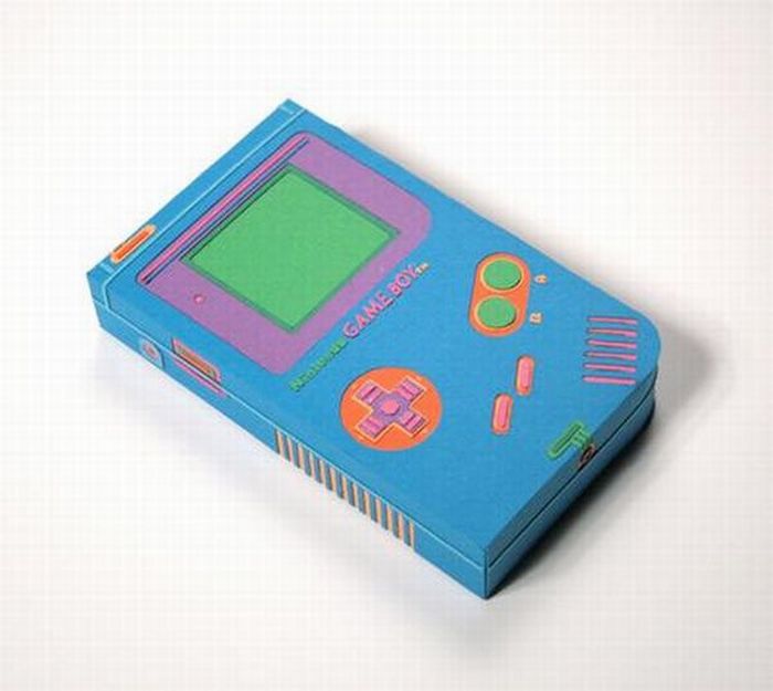 Nintendo Gameboy Papercraft (15 pics)
