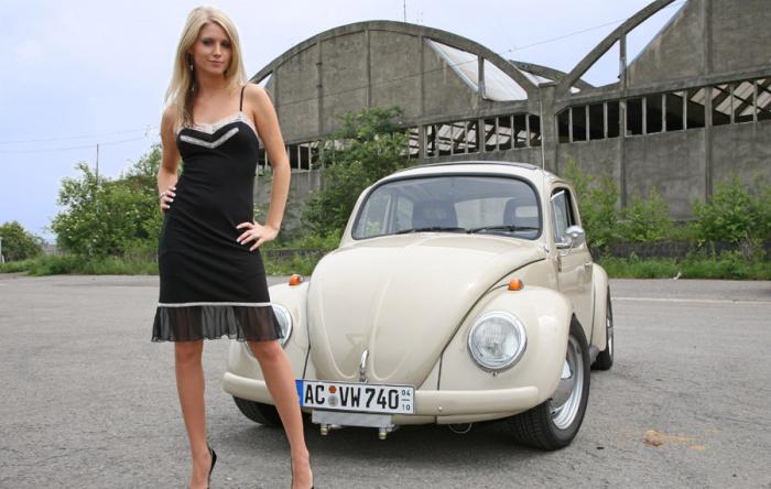 Beautiful Girls and Old Cars (53 pics)