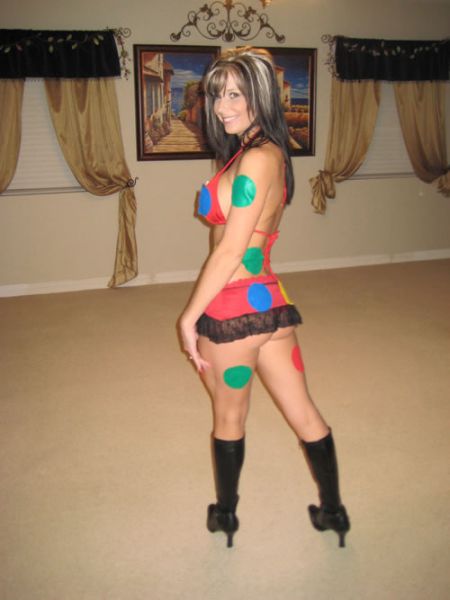 Sexy Girls Playing Twister (20 pics)