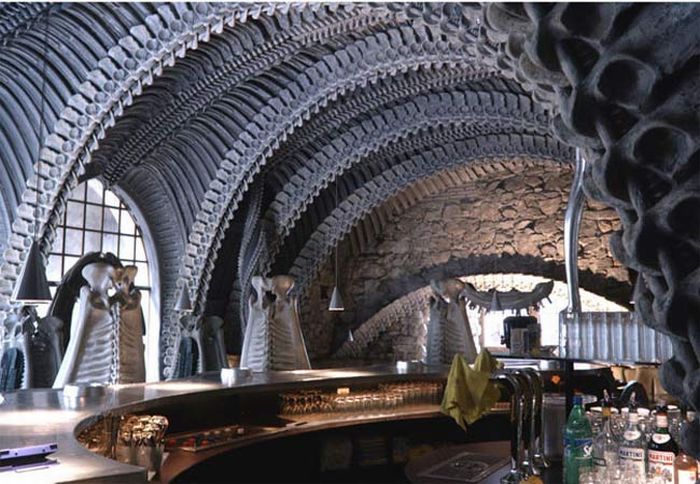 The Skeleton Bar (9 pics)