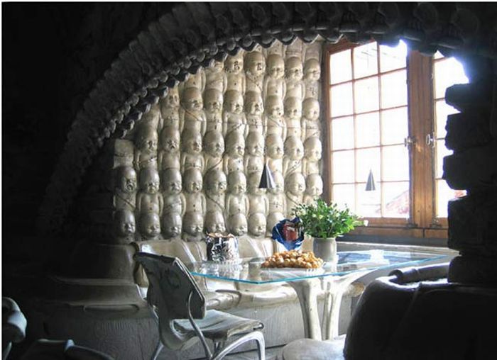 The Skeleton Bar (9 pics)