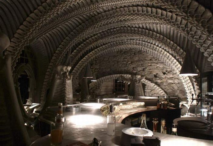 The Skeleton Bar (9 pics)