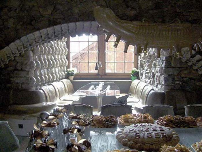 The Skeleton Bar (9 pics)