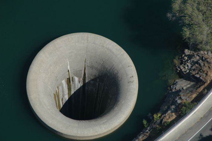 Monticello Dam's Hole (16 pics)
