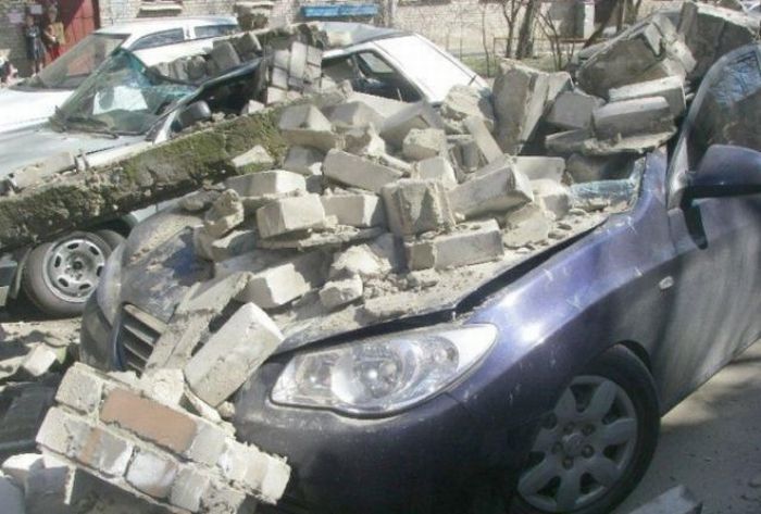 Cars Killed by Bricks (7 pics)