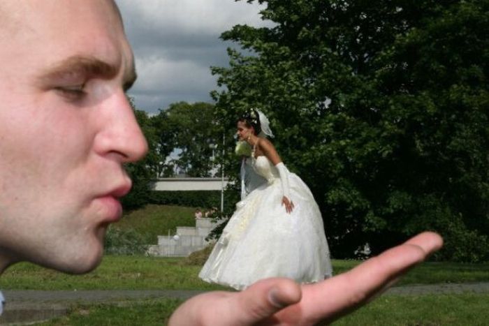 Stupid Photoshopped Wedding Photos (21 pics)