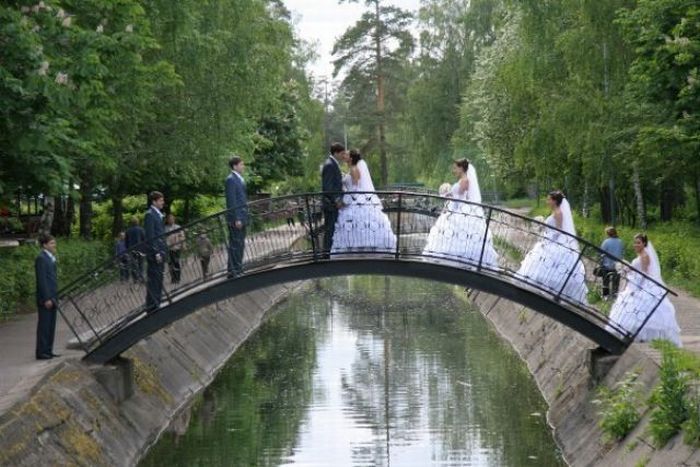 Stupid Photoshopped Wedding Photos (21 pics)