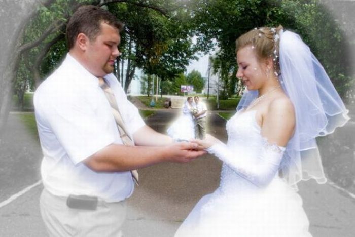 Stupid Photoshopped Wedding Photos (21 pics)