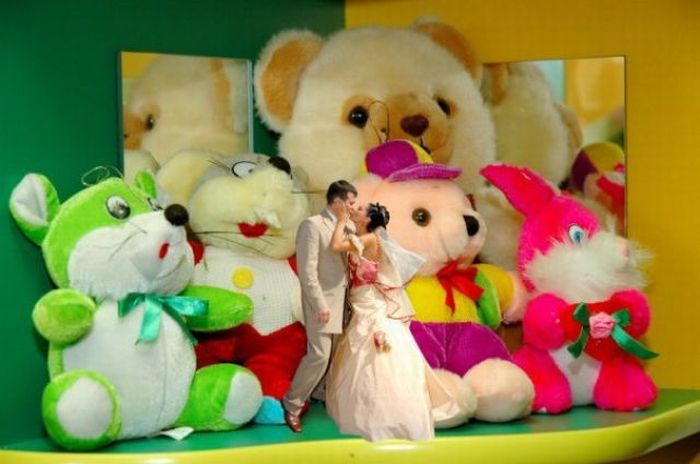 Stupid Photoshopped Wedding Photos (21 pics)