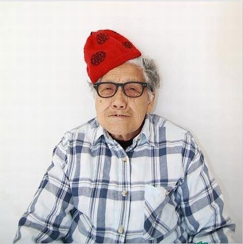 The Coolest Chinese Granny (10 pics)