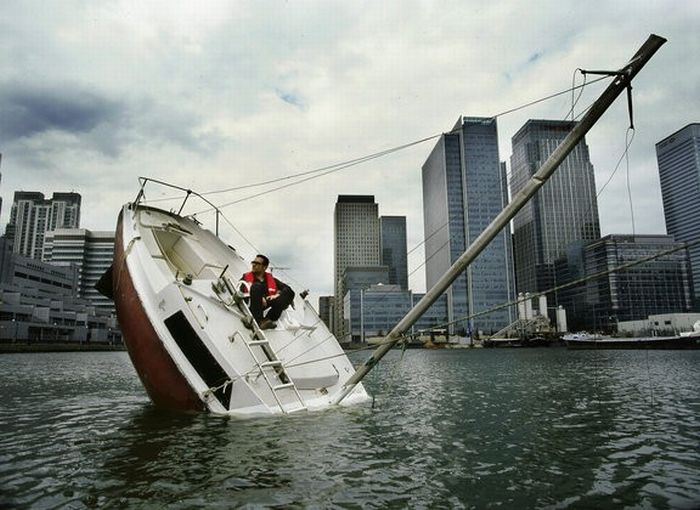 Sunken Yacht? (9 pics)