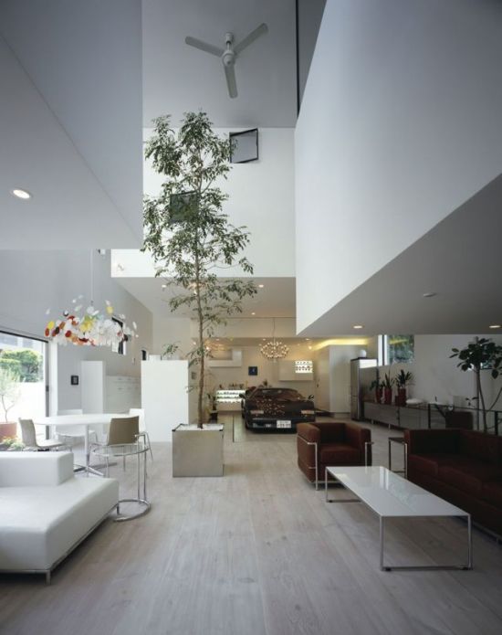 Amazing House in Tokyo with a Garage for 9 Cars (12 pics)