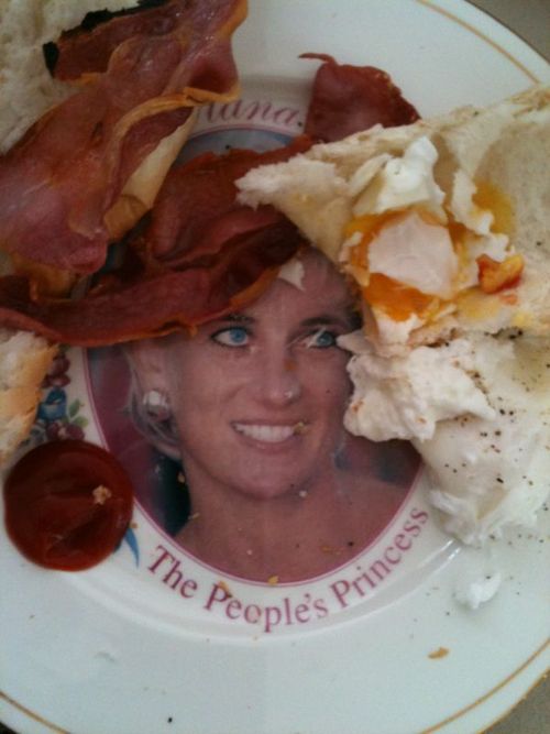 Eating off the People’s Princess (33 pics)