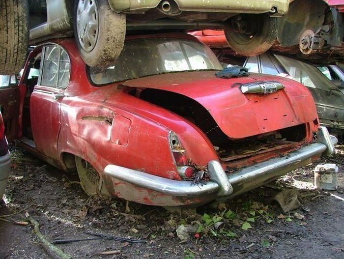 Abandoned Supercars (104 pics)