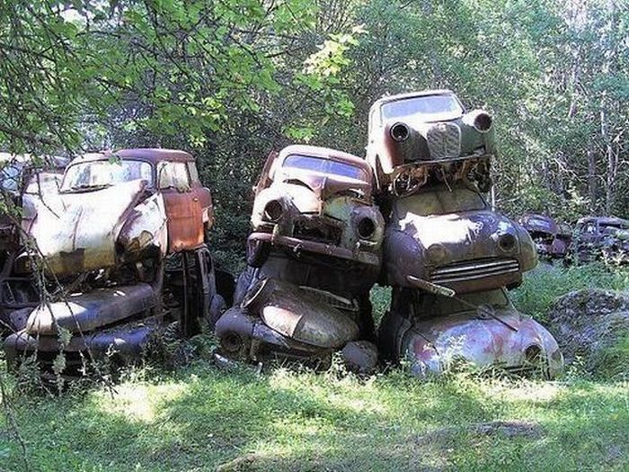 Abandoned Supercars (104 pics)