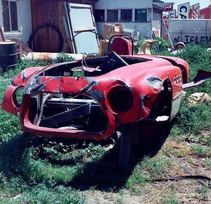 Abandoned Supercars (104 pics)