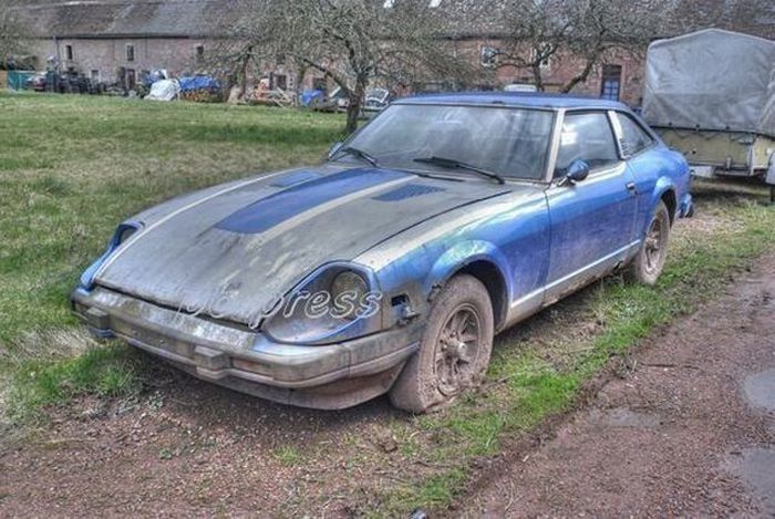 Abandoned Supercars (104 pics)