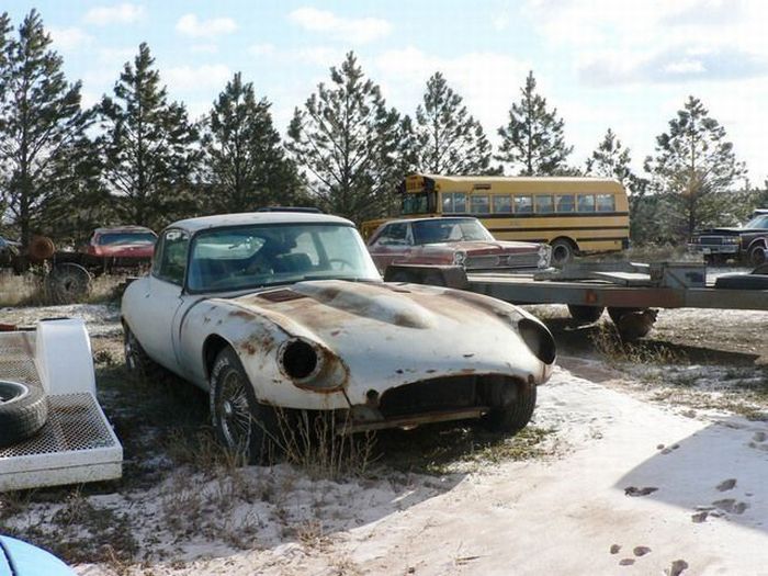 Abandoned Supercars (104 pics)