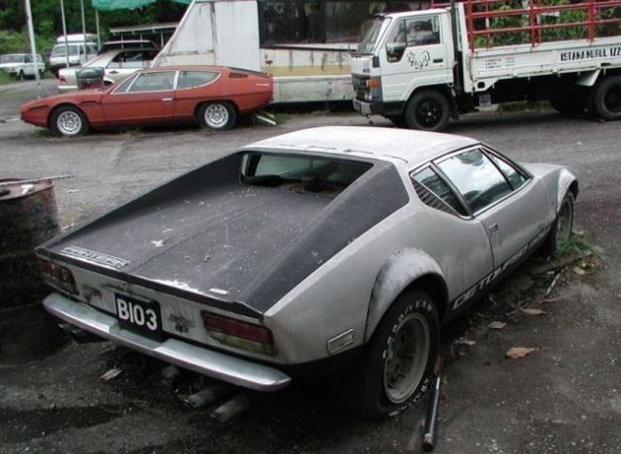 Abandoned Supercars (104 pics)