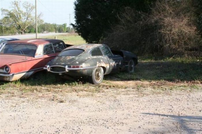 Abandoned Supercars (104 pics)