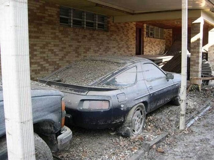 Abandoned Supercars (104 pics)