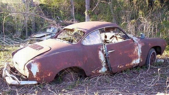 Abandoned Supercars (104 pics)