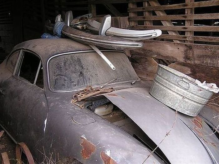 Abandoned Supercars (104 pics)