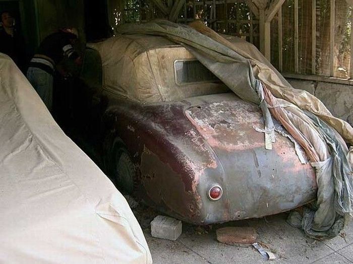 Abandoned Supercars (104 pics)