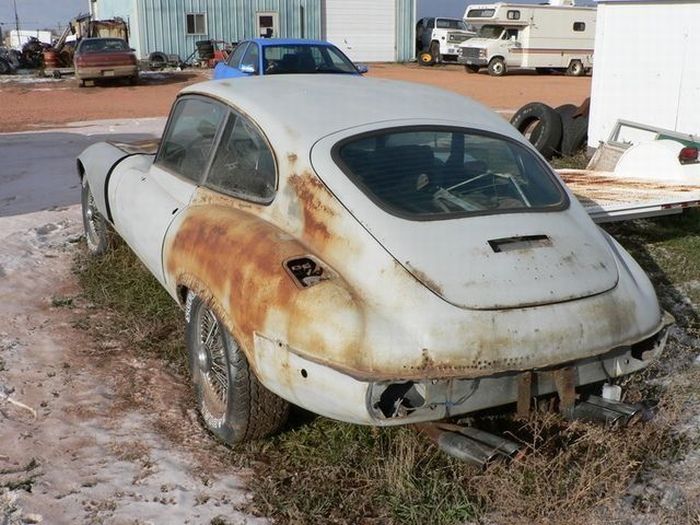 Abandoned Supercars (104 pics)