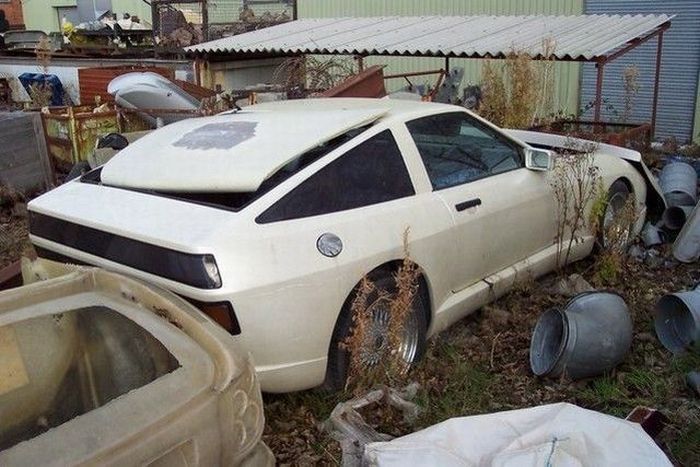 Abandoned Supercars (104 pics)