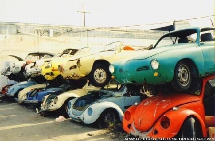 Abandoned Supercars (104 pics)