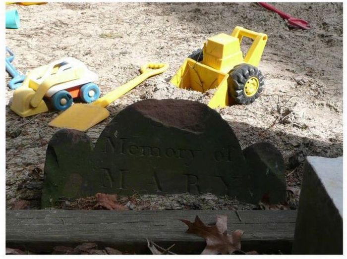 Cemetery Playground (5 pics)