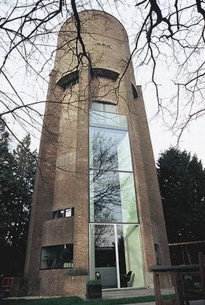 House in a Water Tower (15 pics)