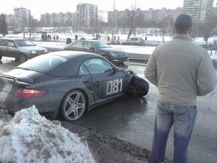 500 HP Porsche Wrecked in Siberia, Russia (7 pics)