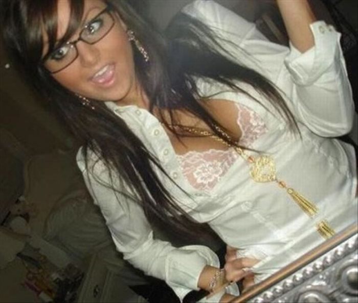 Sexy Girls in Glasses (25 pics)