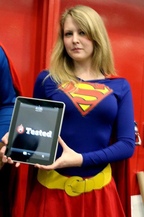 Superheroes with iPad (60 pics)