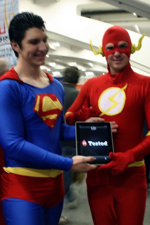 Superheroes with iPad (60 pics)