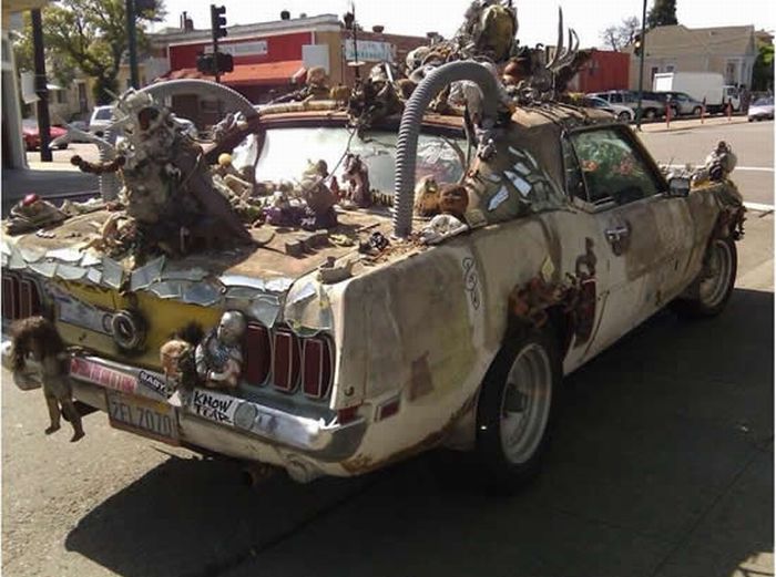 Creepy Artcar (9 pics)