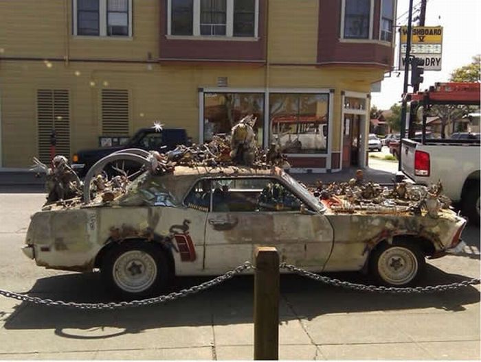 Creepy Artcar (9 pics)