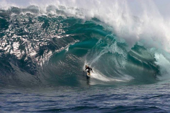 Giant Waves (15 pics)