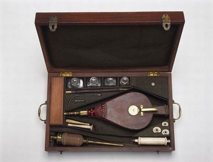 Old Surgical Tools (21 pics)