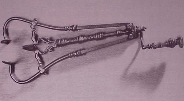Old Surgical Tools (21 pics)