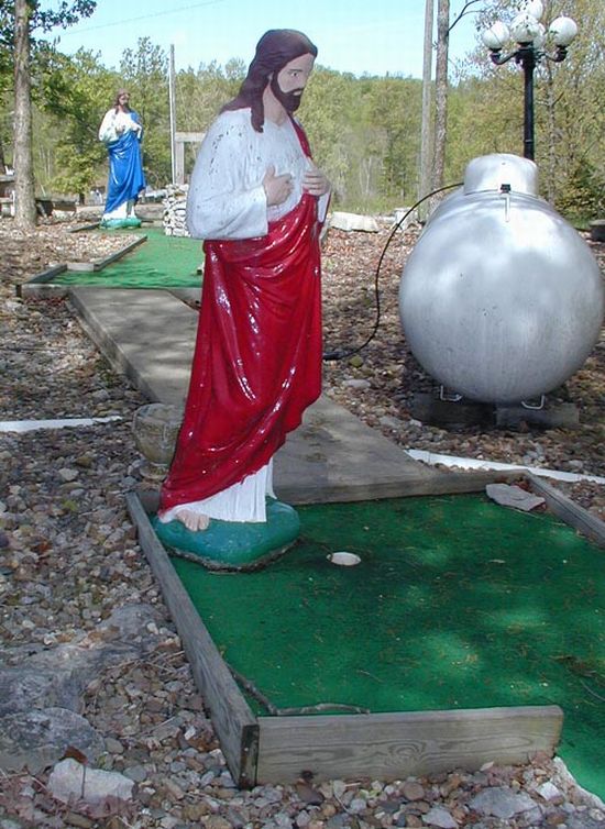 Awesome Mini Golf Courses (24 pics)