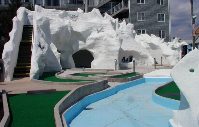 Awesome Mini Golf Courses (24 pics)