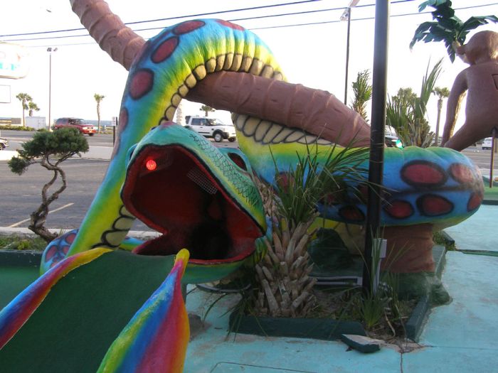 Awesome Mini Golf Courses (24 pics)